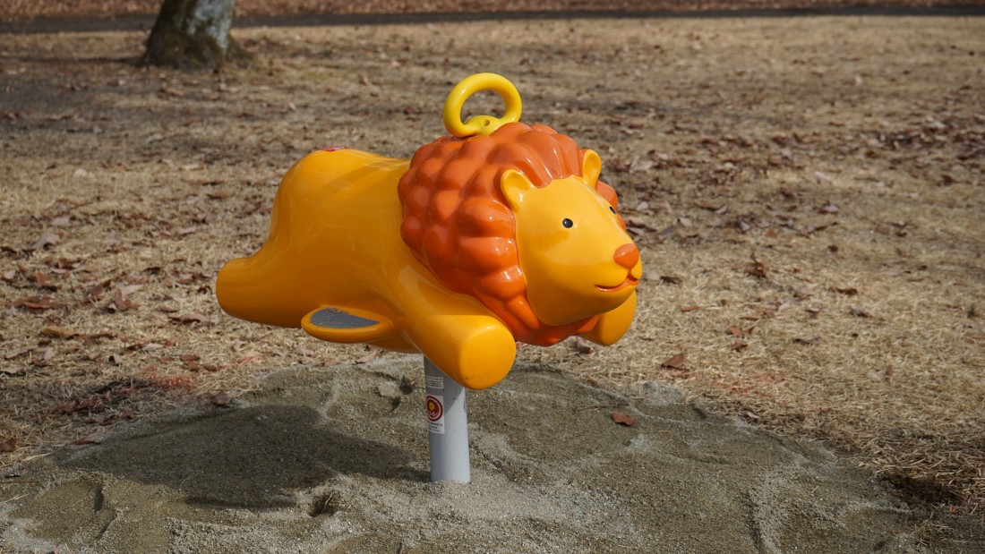 NEW！　【リトルポップ　ライオン】　対象年齢3～6歳　１人乗り　前後にやさしく揺れるリンクという種類の遊具です。