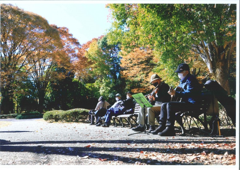 優秀賞<br>「耳をすませば．．．散歩を色どる音色」<br>　裏野　千華 様<br>　撮影公園：栃木県中央公園